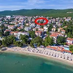 Besonderes Nur 200 Meter Zum Sandstrand Mit Parkplatz, Liegen, Meerblick Crikvenica