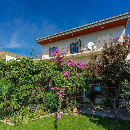 Besonderes Nur 200 Meter Zum Sandstrand Mit Parkplatz, Liegen, Meerblick * Crikvenica