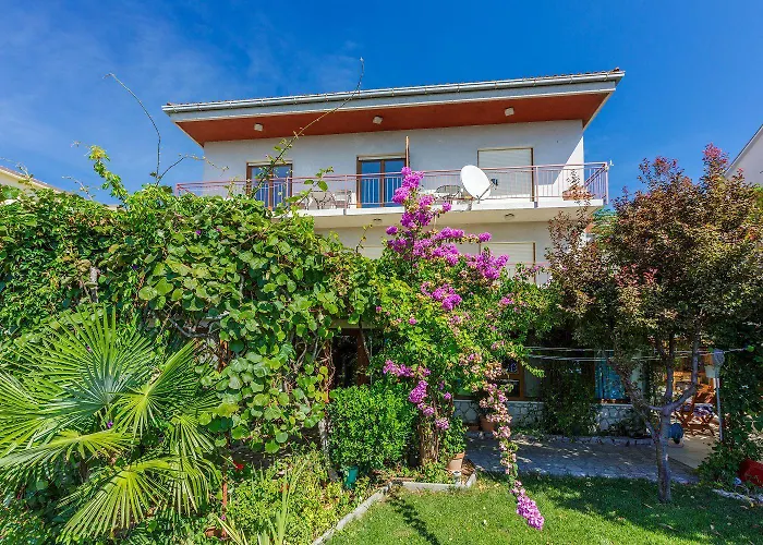 Besonderes Nur 200 Meter Zum Sandstrand Mit Parkplatz, Liegen, Meerblick Lägenhet Crikvenica