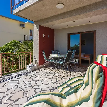 Besonderes Nur 200 Meter Zum Sandstrand Mit Parkplatz, Liegen, Meerblick Crikvenica