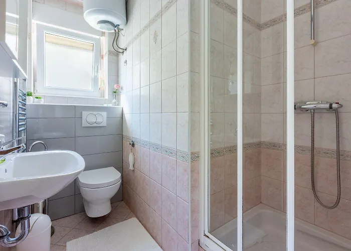 Besonderes Nur 200 Meter Zum Sandstrand Mit Parkplatz, Liegen, Meerblick Lejlighed Crikvenica