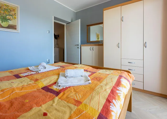 Besonderes Nur 200 Meter Zum Sandstrand Mit Parkplatz, Liegen, Meerblick * Crikvenica