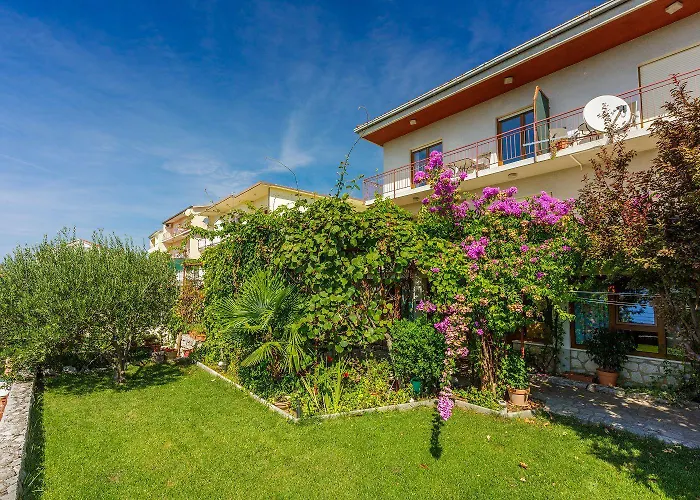 Besonderes Nur 200 Meter Zum Sandstrand Mit Parkplatz, Liegen, Meerblick Lejlighed Crikvenica